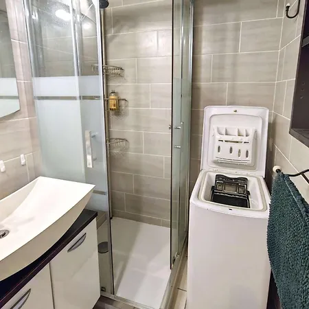 Appartamento T2 En Rez-de-jardin Avec Piscine, Tennis Et Parking Proche - Fr-1-607-211