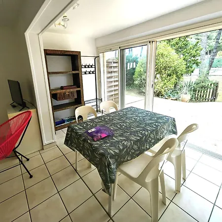 T2 En Rez-de-jardin Avec Piscine, Tennis Et Parking Proche - Fr-1-607-211 אגדה